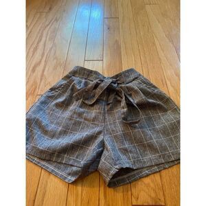 Unbranded women's plaid grey shorts with waist tie